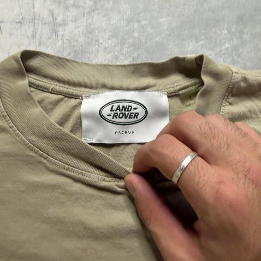 Classic Land Rover Defender Pocket Tee - Picture 4 of 4